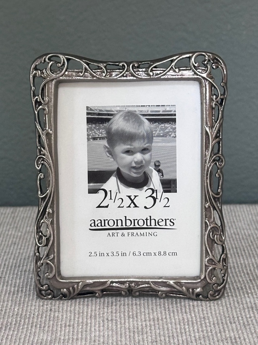 Vintage-Style Metal Filigree Miniature 2.5" x 3.5" Picture Frame